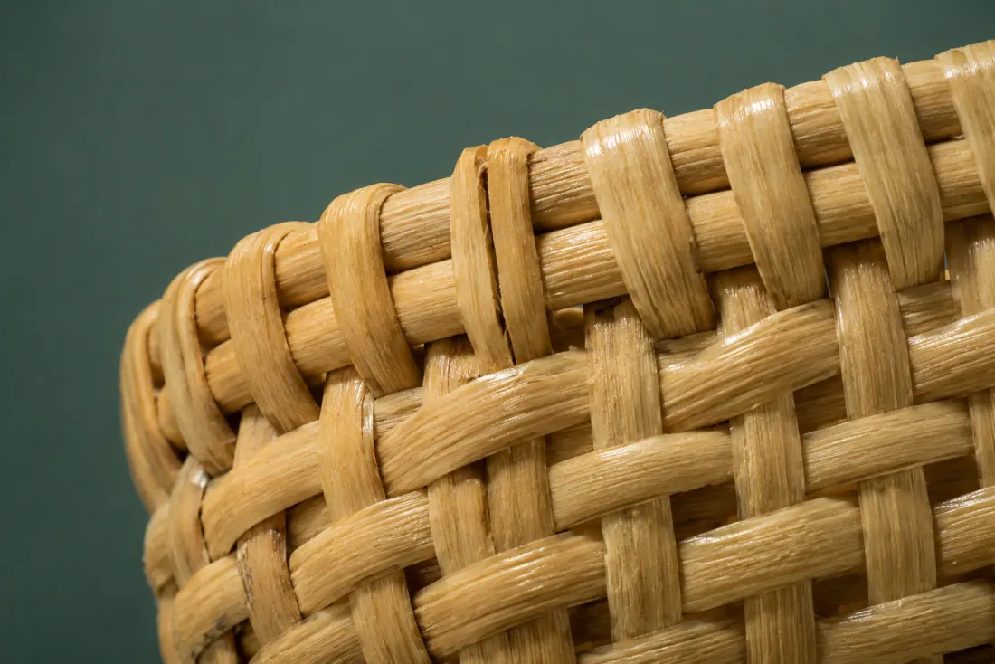 The visible flaw on ON-A-01: A 6 mm split runs down the second rim stake to the right of the closing point. A single strand end stands proud inside the base, roughly 30 mm from the centre.