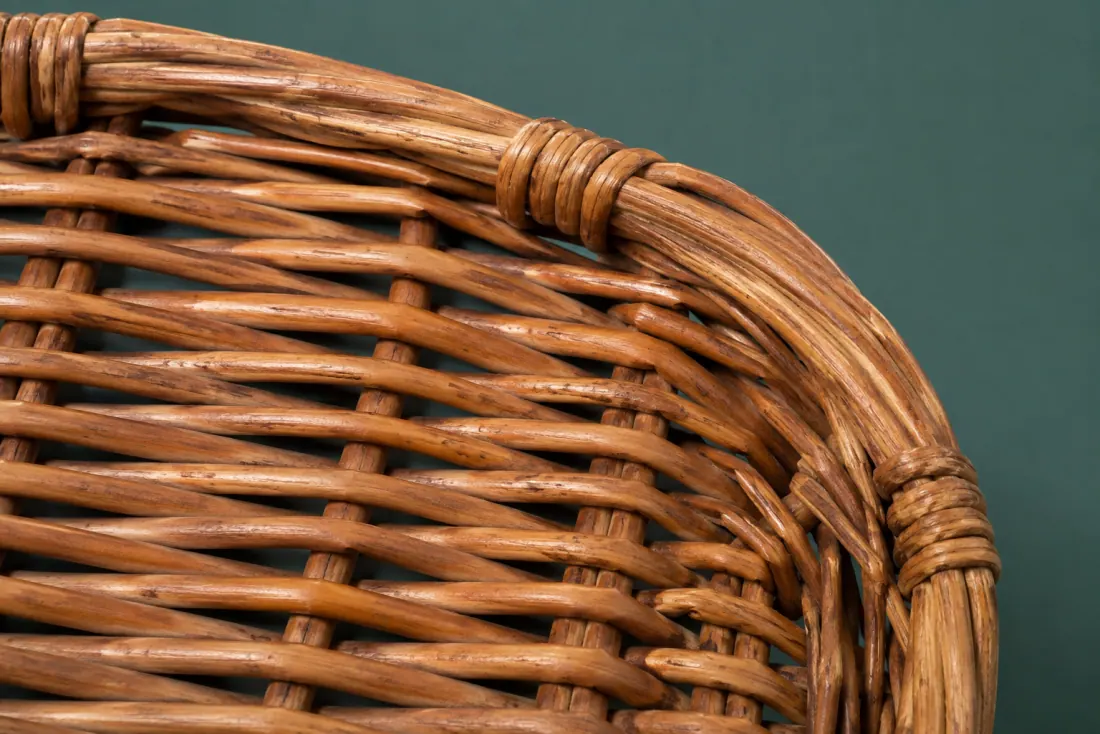 The weave and rim of ON-A-05 in close-up. Slath laid across the short axis; the randing closes at the right end, one rod short of the border.