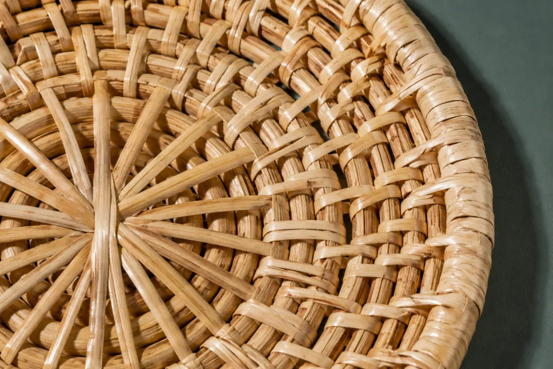 The weave and rim of ON-D-01 in close-up. Woven out from a ten-point cross; the closing stake sits at two o’clock under the border.