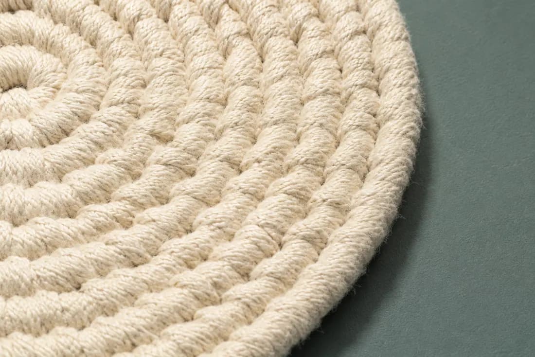 The weave and rim of ON-D-08 in close-up. Flat coil from the centre outward; the tail is sewn down over the last 80 mm of the outer round.