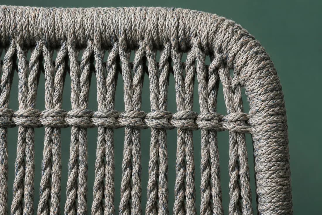 The weave and rim of ON-D-10 in close-up. Five sinnets from the rail with a single crossing band at 480 mm; the fringe is left uncut and self-terminating.
