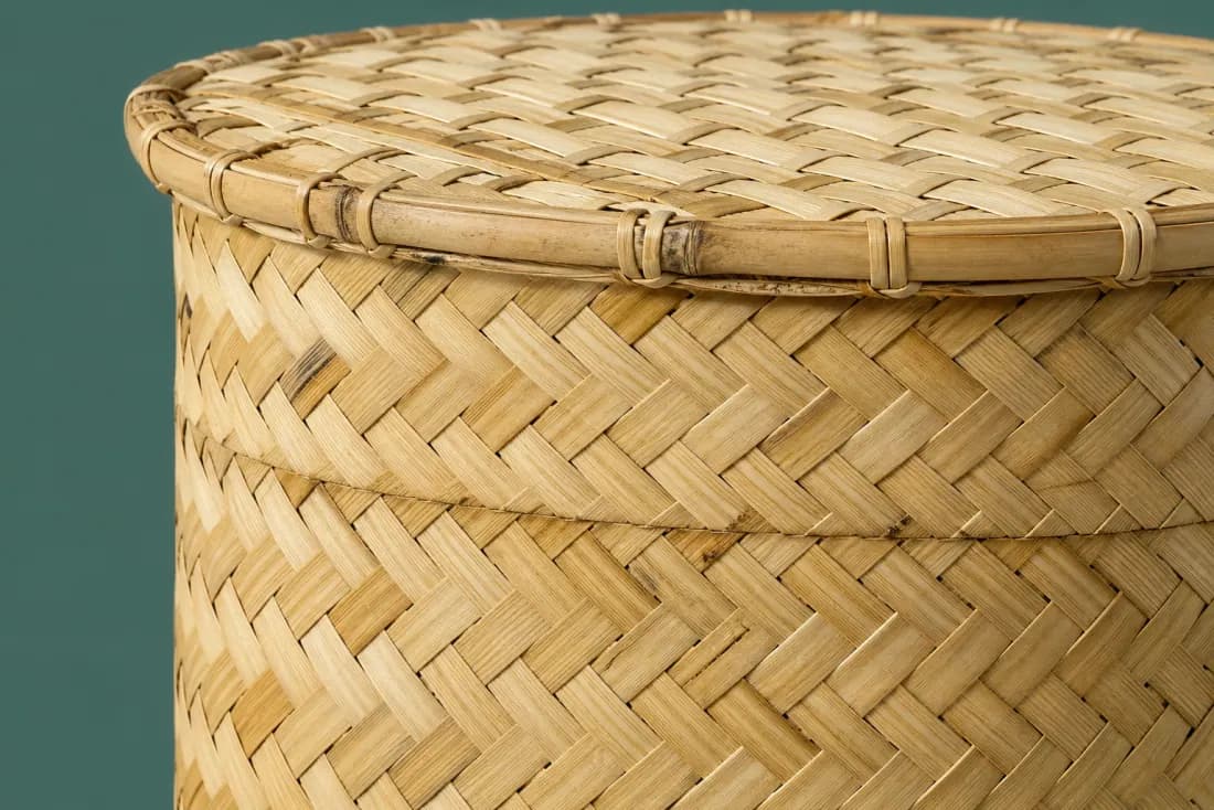 The weave and rim of ON-E-06 in close-up. Twill runs up the wall and steps twice where strips were joined, at 190 mm and 340 mm.