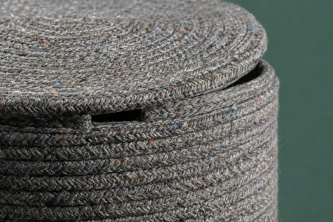 The weave and rim of ON-E-10 in close-up. Coiled body with a hinged single-leaf lid; the lid coil finishes at the front edge.