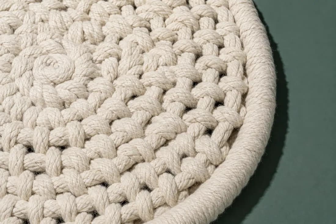 The weave and rim of ON-F-09 in close-up. Flat coil from the centre with a doubled outer round for stiffness; the tail is sewn down at the back.